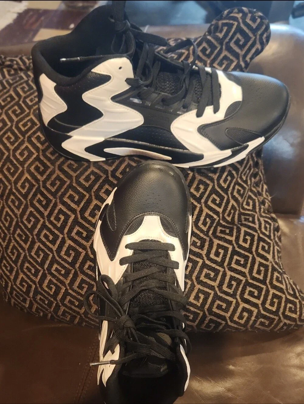 Shaq Devastator 2.0 Basketball Sneakers (10.5)